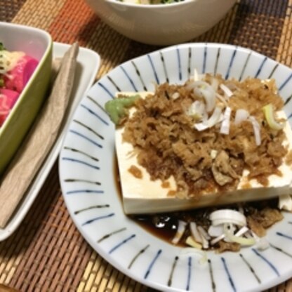 天ぷら屋さんで分けてもらったあげ玉で、こうばしさくさく、食感も楽しいがっつりおつまみできました、ドウモゴチソ様！